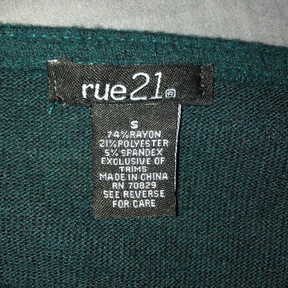 Emerald cropped tee with flowy long sleeves - Picture 3 of 3